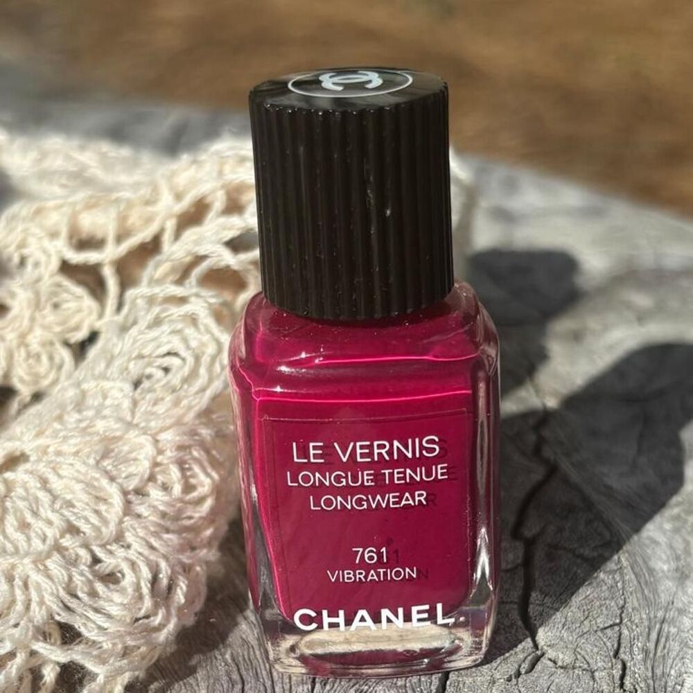 Chanel Le Vernis Longwear Nail Polish in 761 Vibration